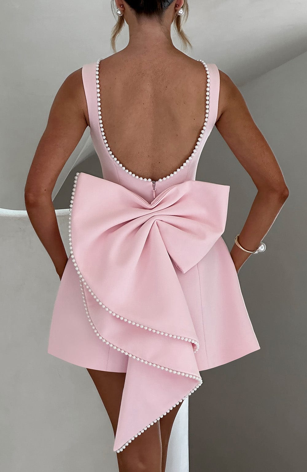 Jadwiga | Damskie Elegancka Weselna Mini sukienka weselna z kokardą