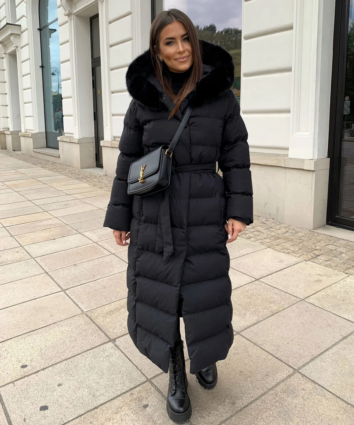 Laura | Damski Długi Pikowany Płaszcz z Paskiem i Kapturem